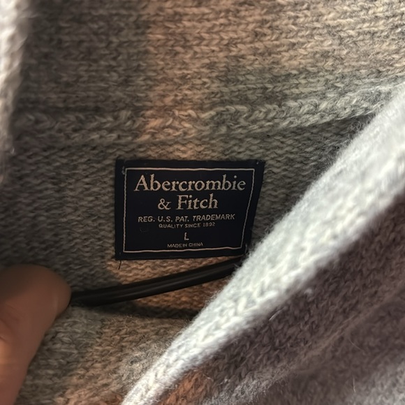 Men’s Abercrombie sweater - Picture 3 of 4